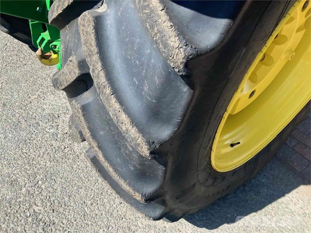 John Deere 6120M الجرارات