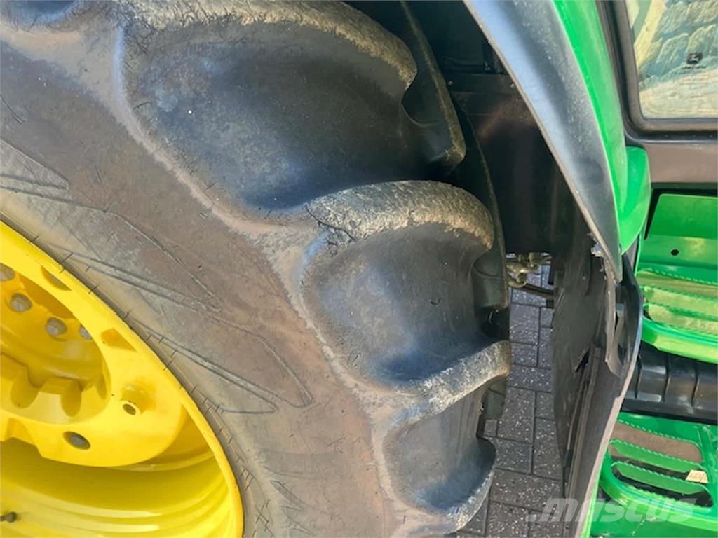 John Deere 6120M الجرارات
