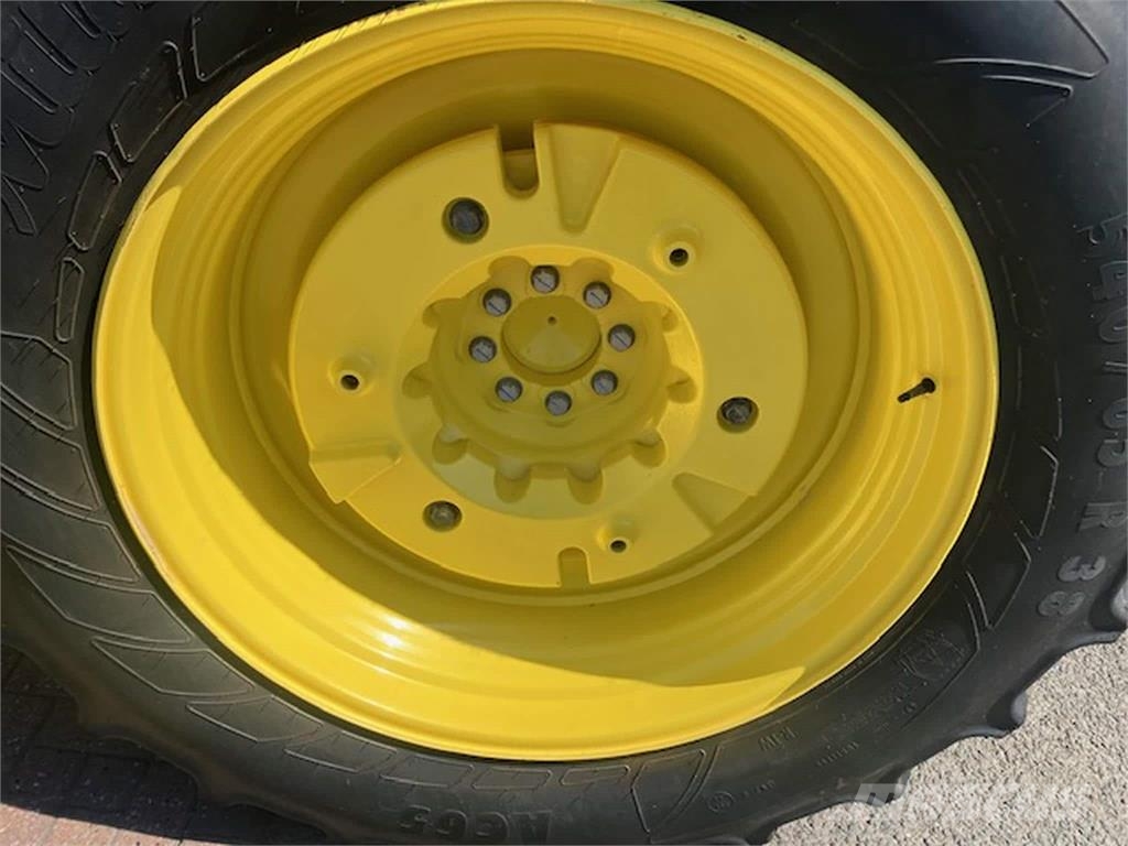 John Deere 6120M الجرارات