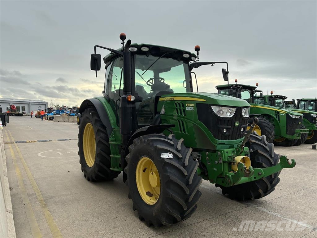 John Deere 6130R Traktori