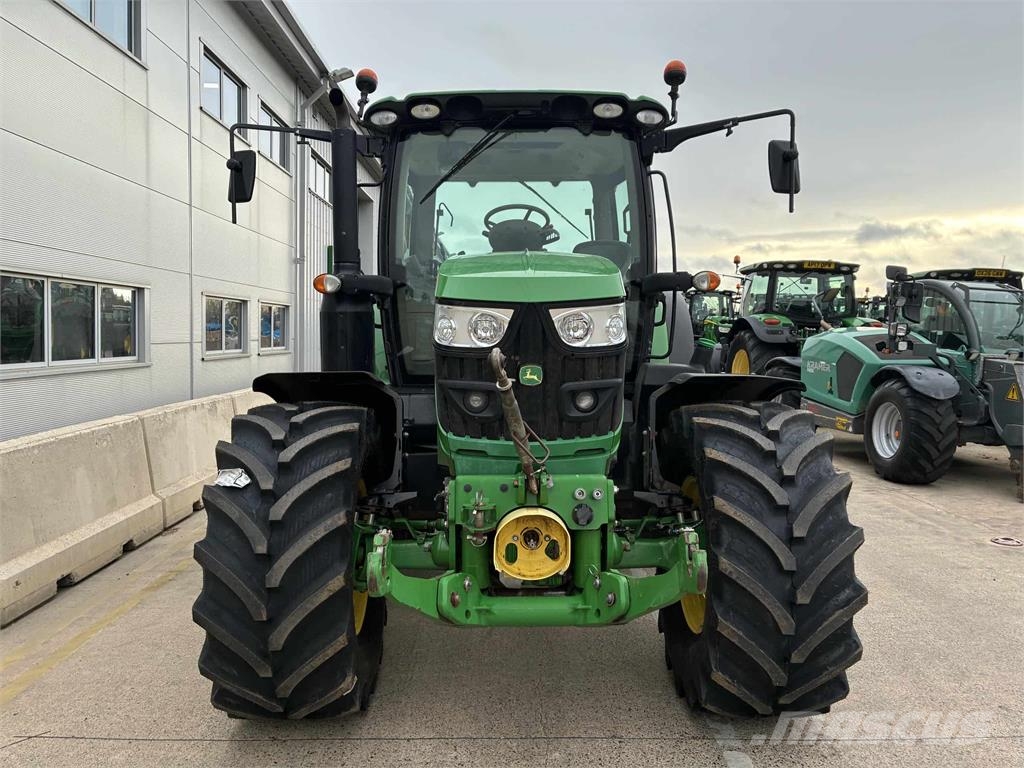 John Deere 6130R Traktori