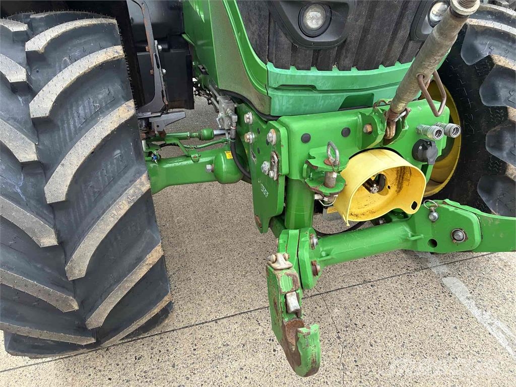 John Deere 6130R Traktori
