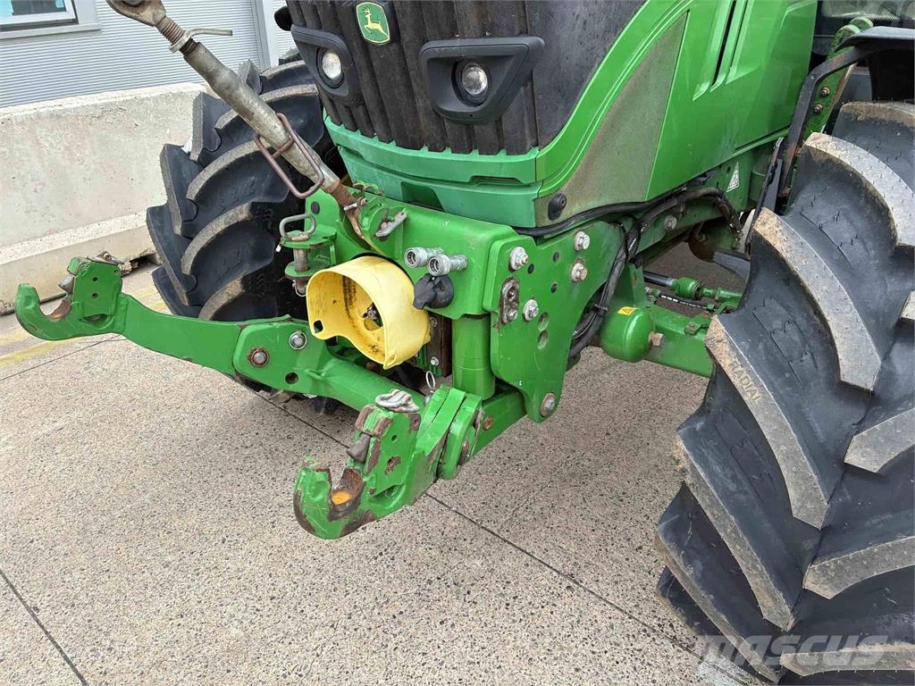 John Deere 6130R Traktori