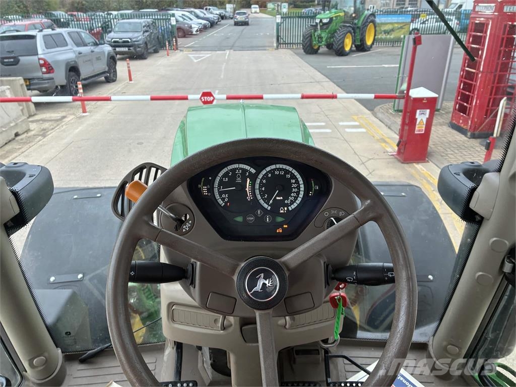 John Deere 6130R Traktori