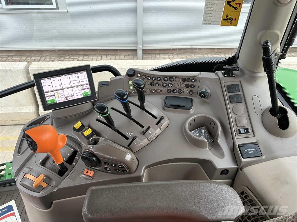 John Deere 6130R Traktori