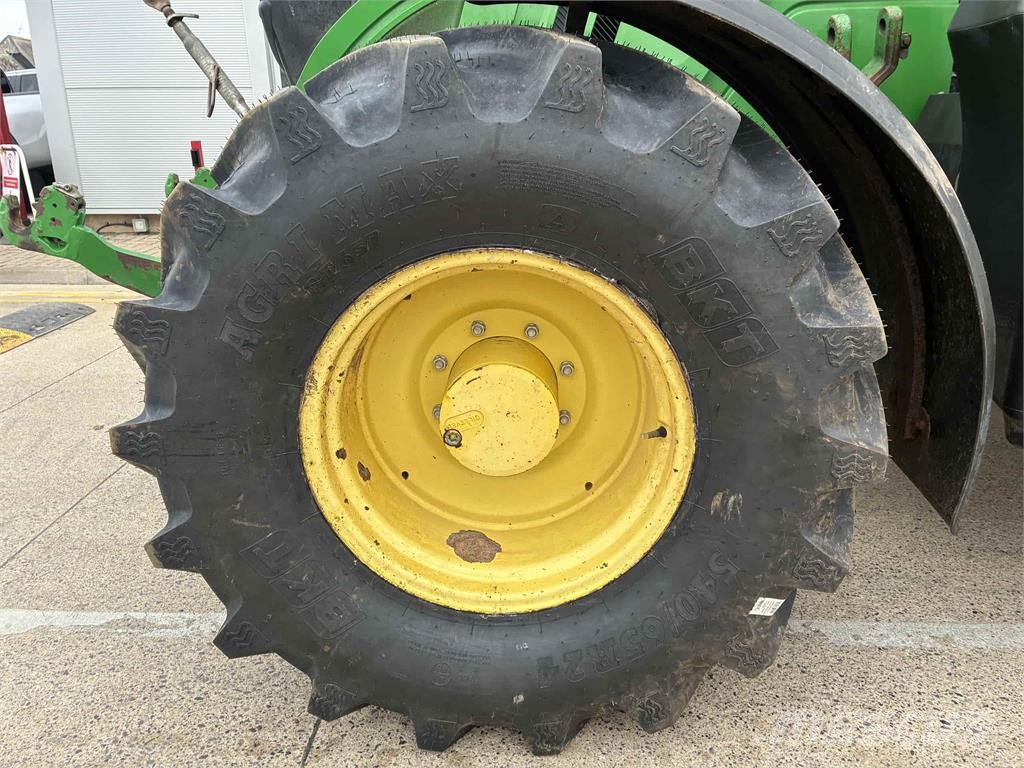 John Deere 6130R Traktori