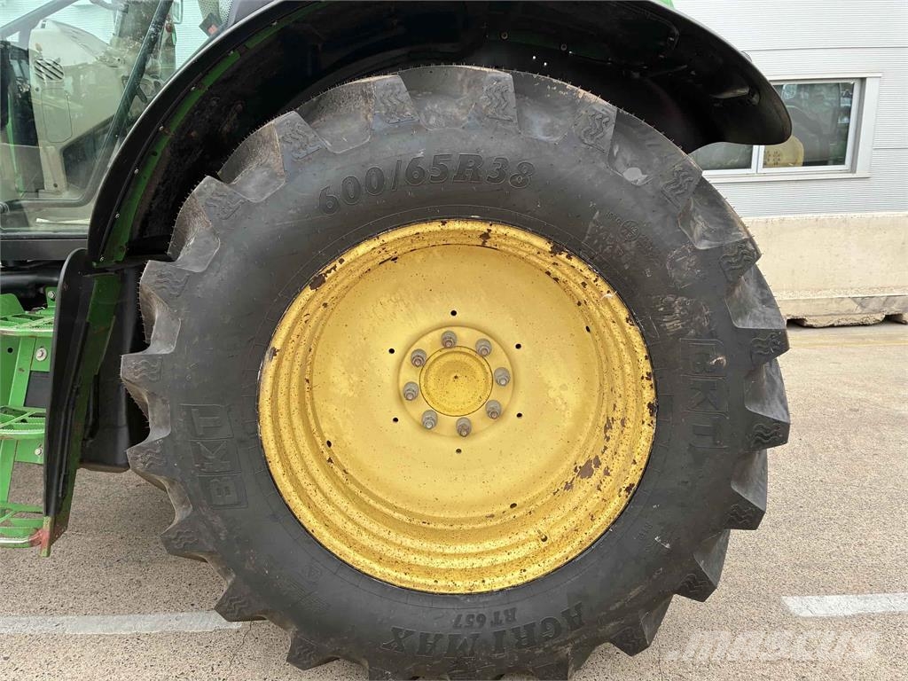 John Deere 6130R Traktori