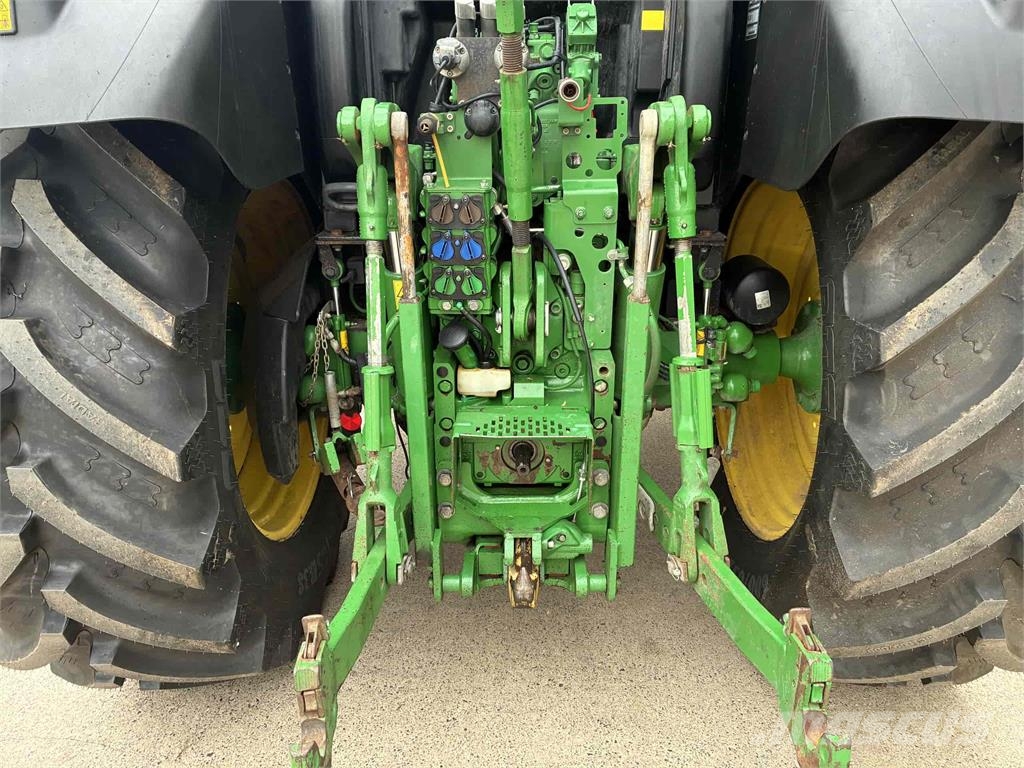 John Deere 6130R Traktori