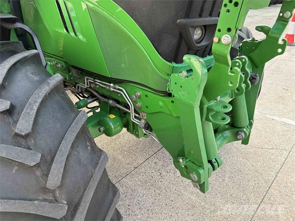 John Deere 6155R الجرارات