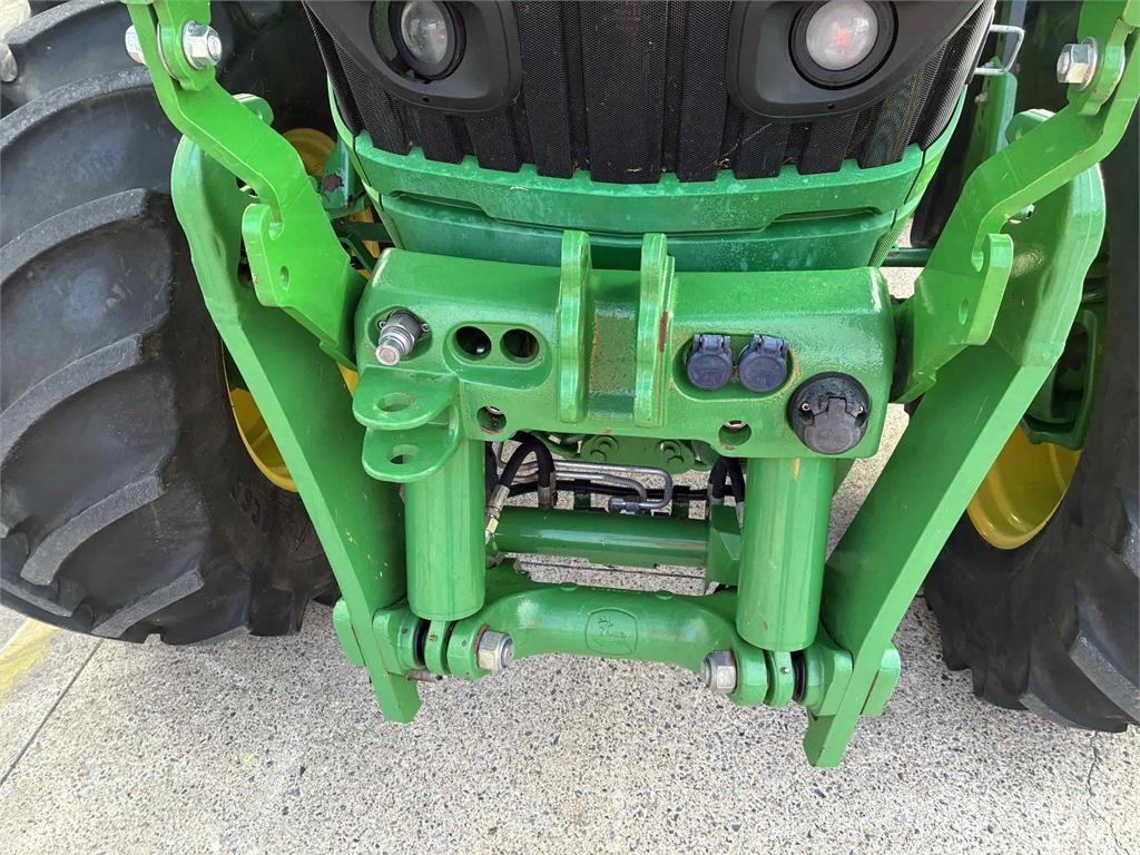 John Deere 6155R الجرارات