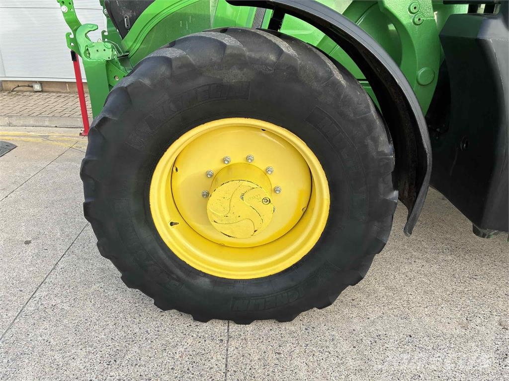 John Deere 6155R الجرارات