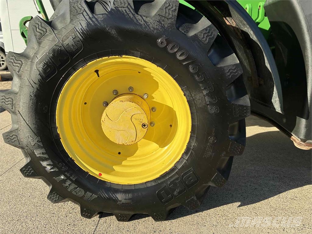 John Deere 6155R الجرارات