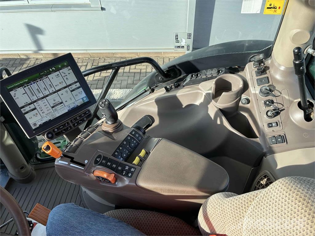 John Deere 6155R الجرارات