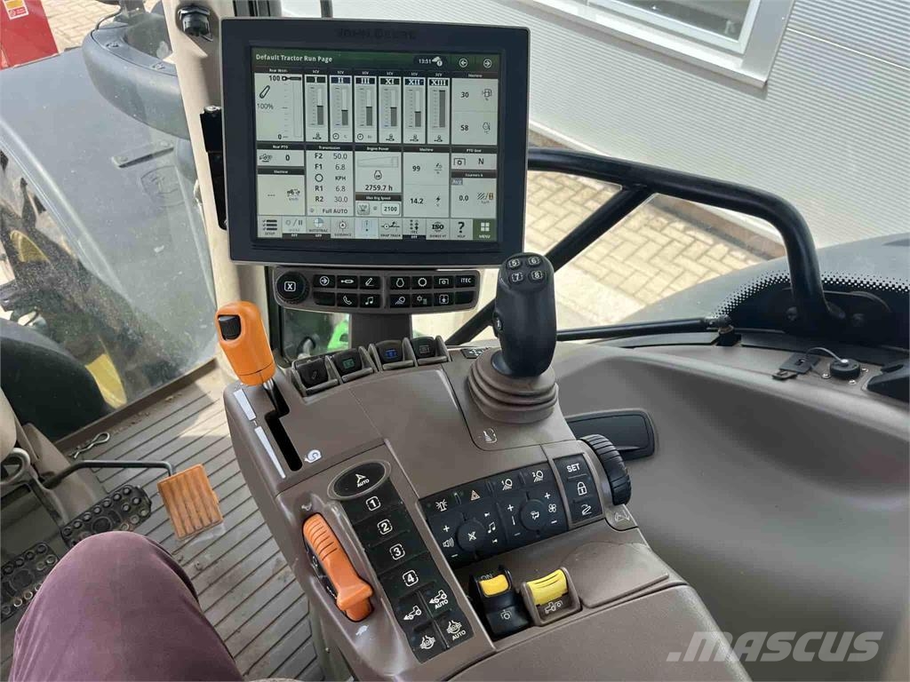 John Deere 6215R Traktori