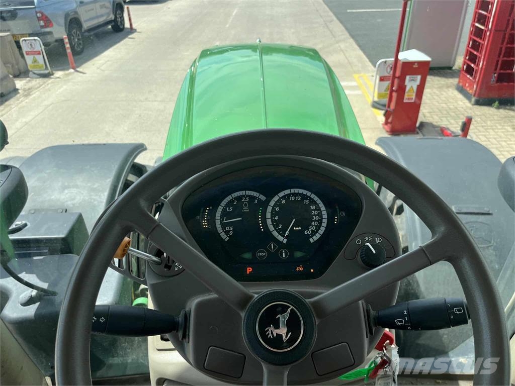John Deere 6215R Traktori