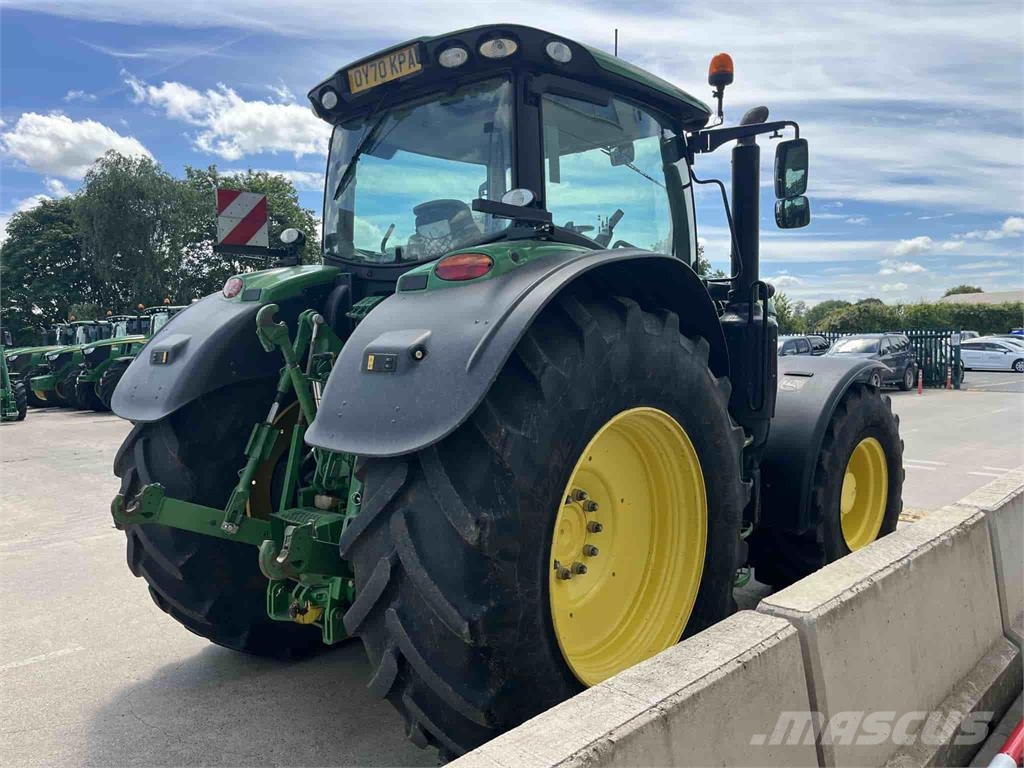 John Deere 6215R Traktori
