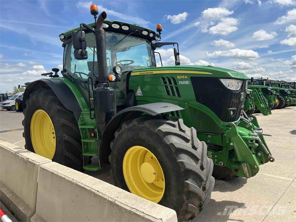 John Deere 6215R Traktori