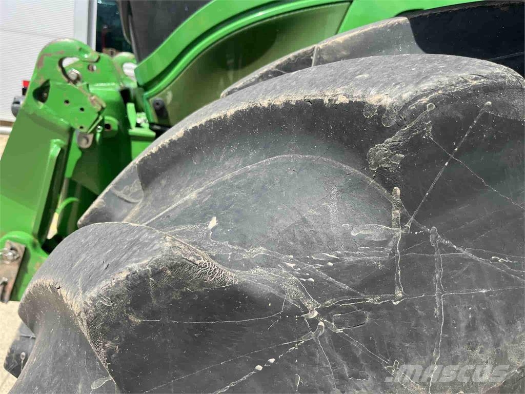 John Deere 6215R Traktori