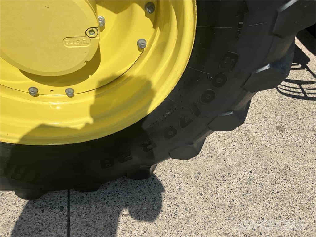 John Deere 6215R Traktori