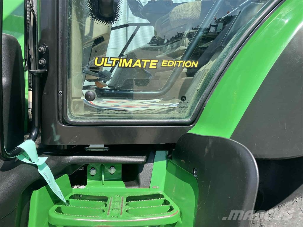John Deere 6215R Traktori