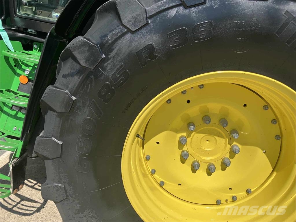 John Deere 6215R Traktori