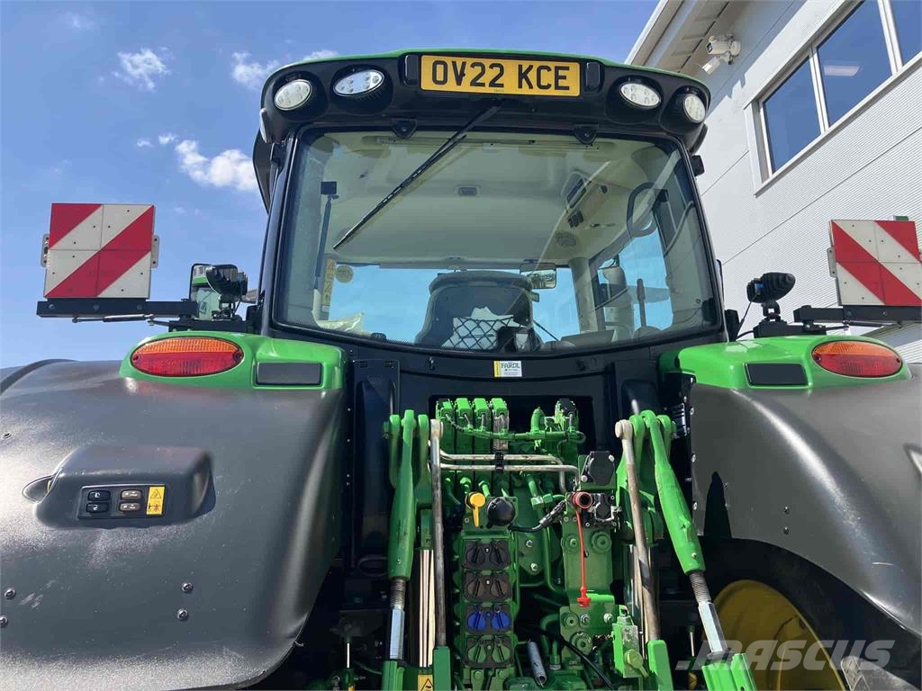 John Deere 6215R Traktori