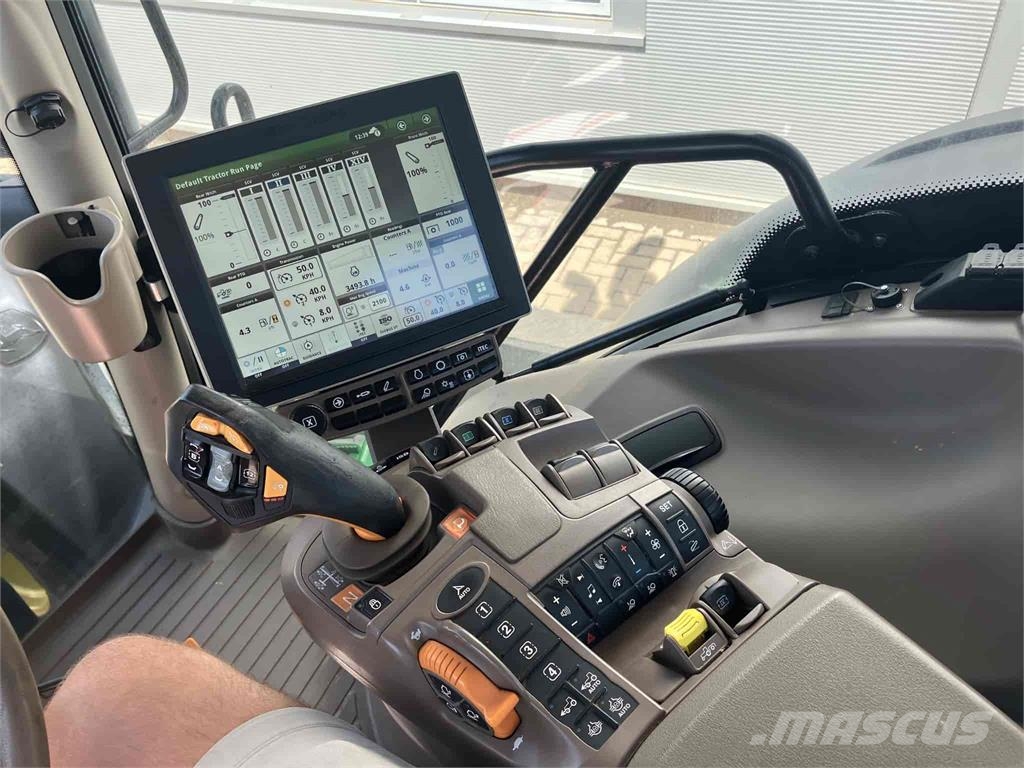John Deere 6215R Traktori