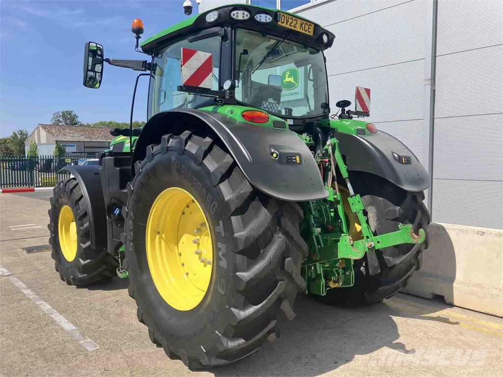 John Deere 6215R Traktori