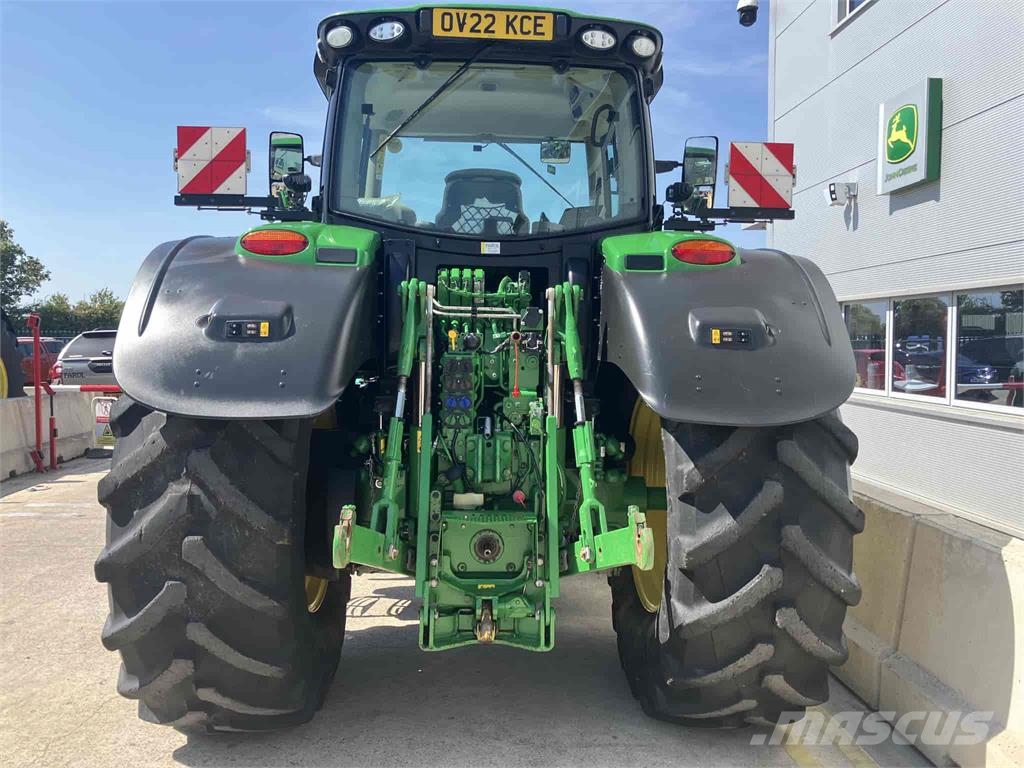 John Deere 6215R Traktori