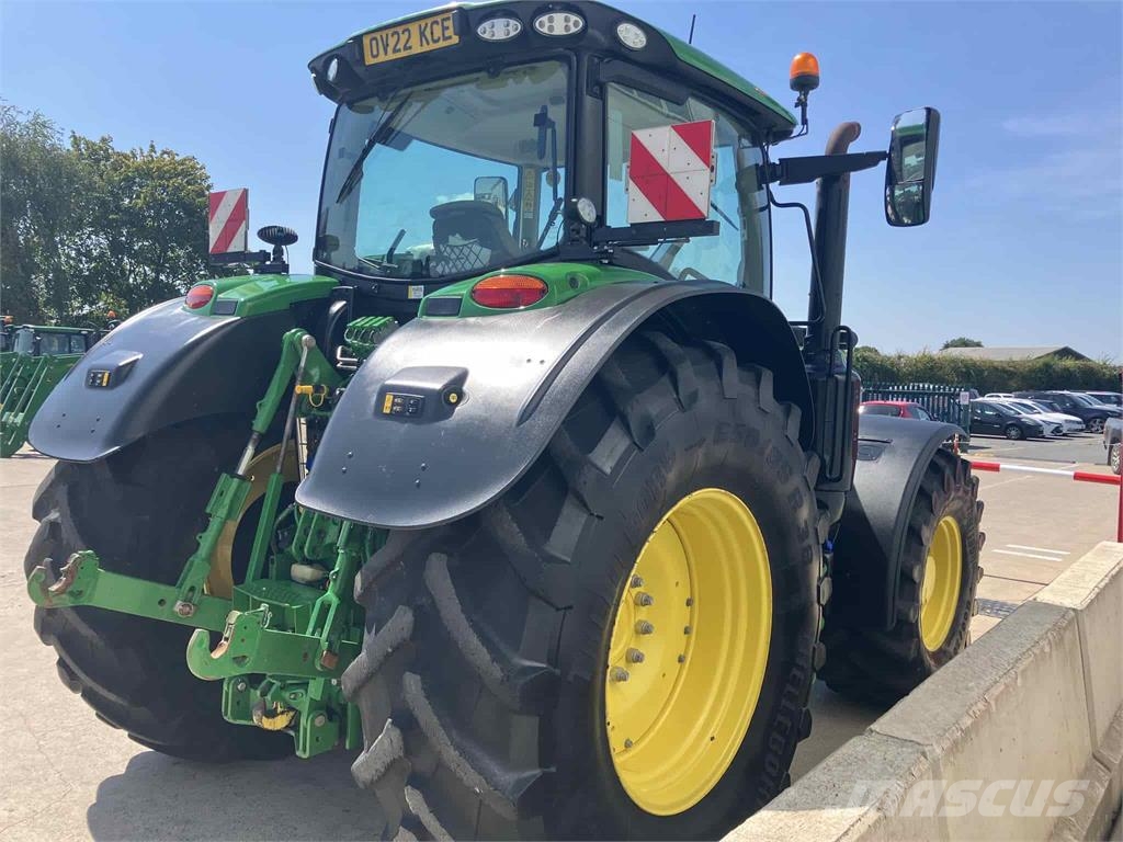John Deere 6215R Traktori
