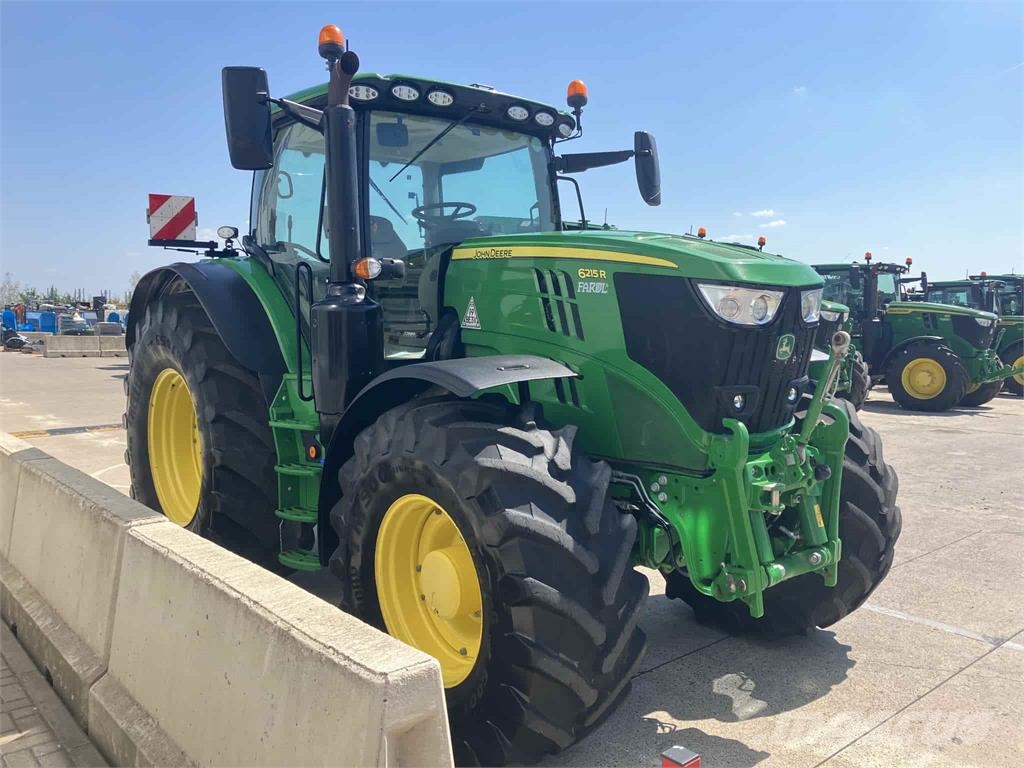 John Deere 6215R Traktori