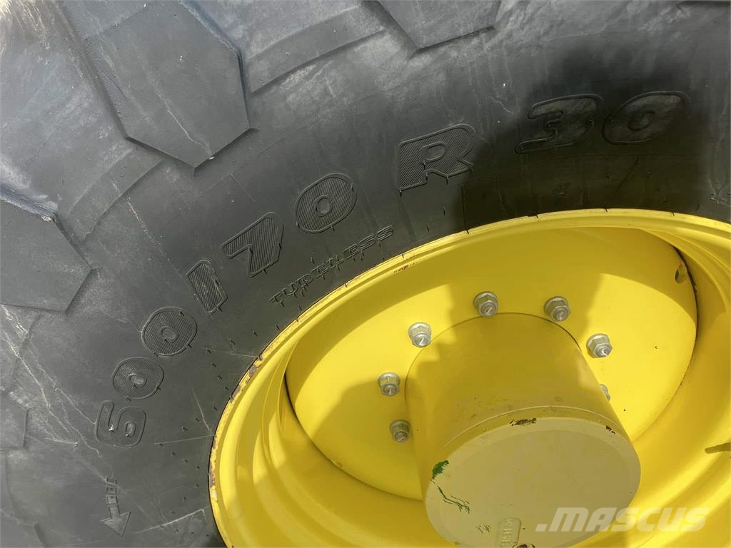 John Deere 6250R Traktoriai