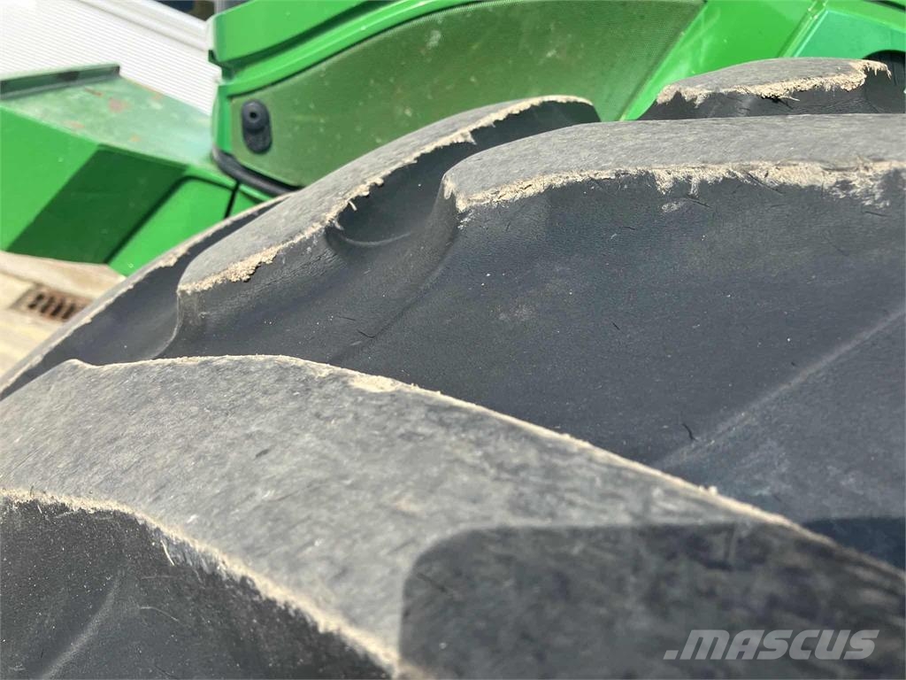John Deere 6250R Traktoriai