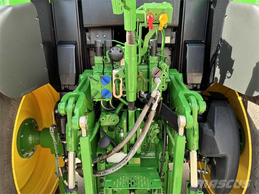 John Deere 6M 125 الجرارات