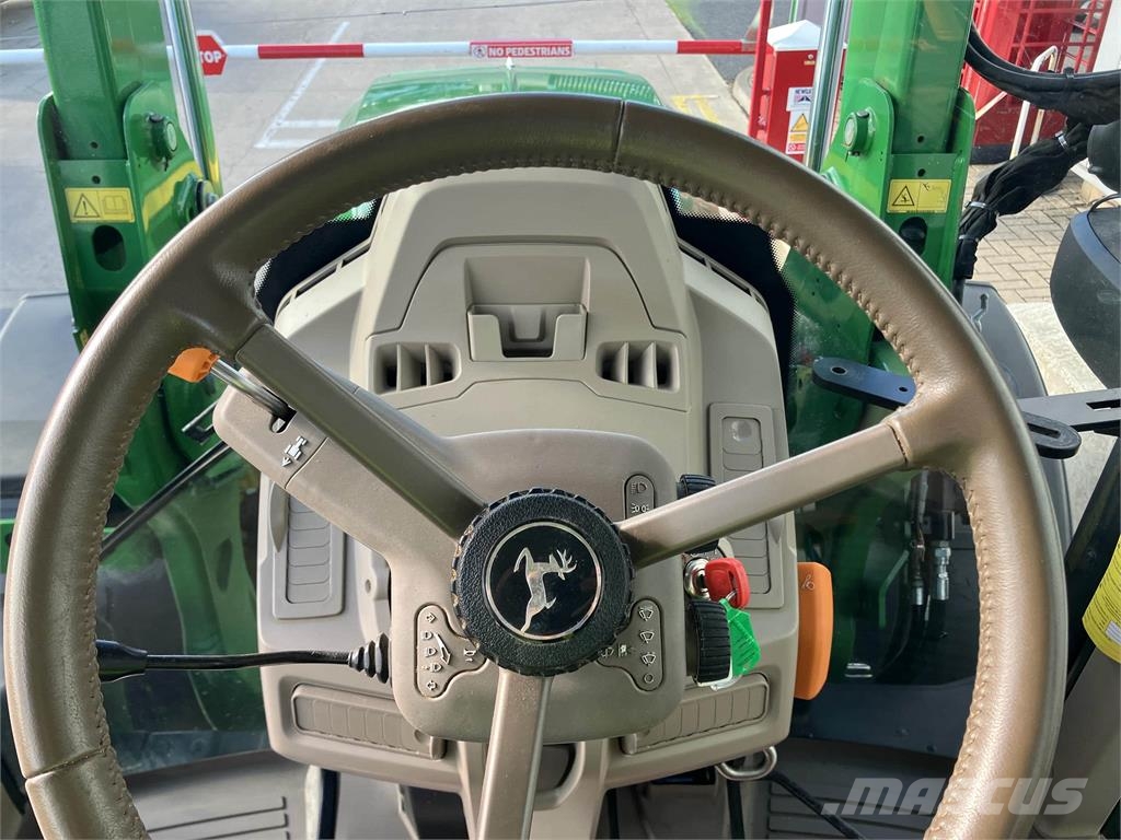 John Deere 6M 130 الجرارات
