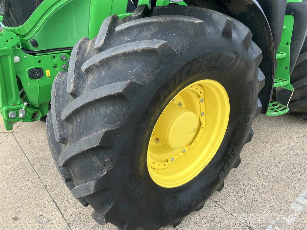 John Deere 6R 215 Tractors