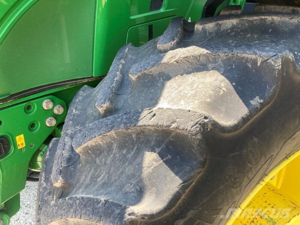 John Deere 6R 215 Traktori