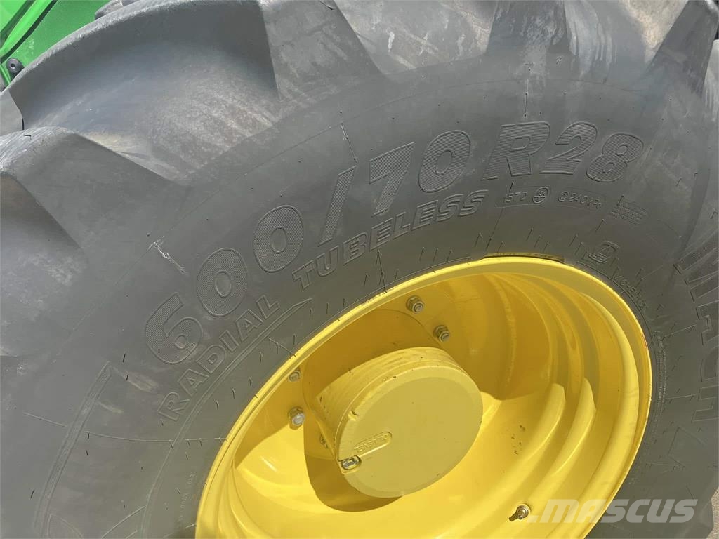 John Deere 6R 215 Traktori