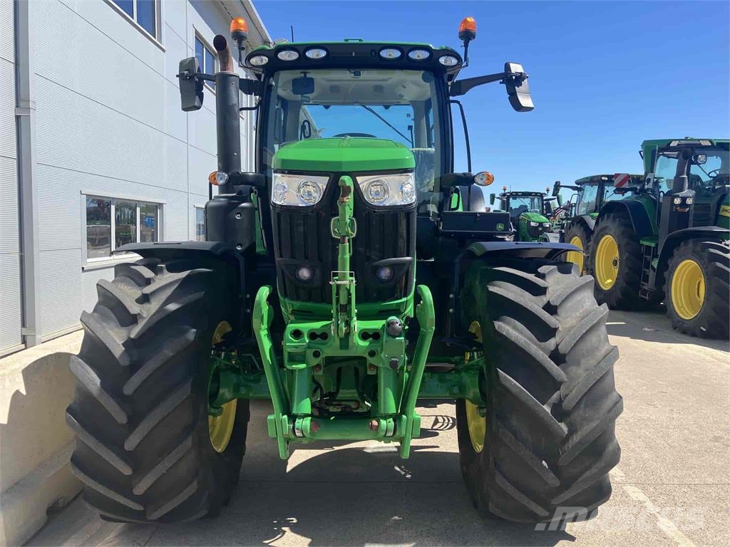 John Deere 6R 215 Traktori