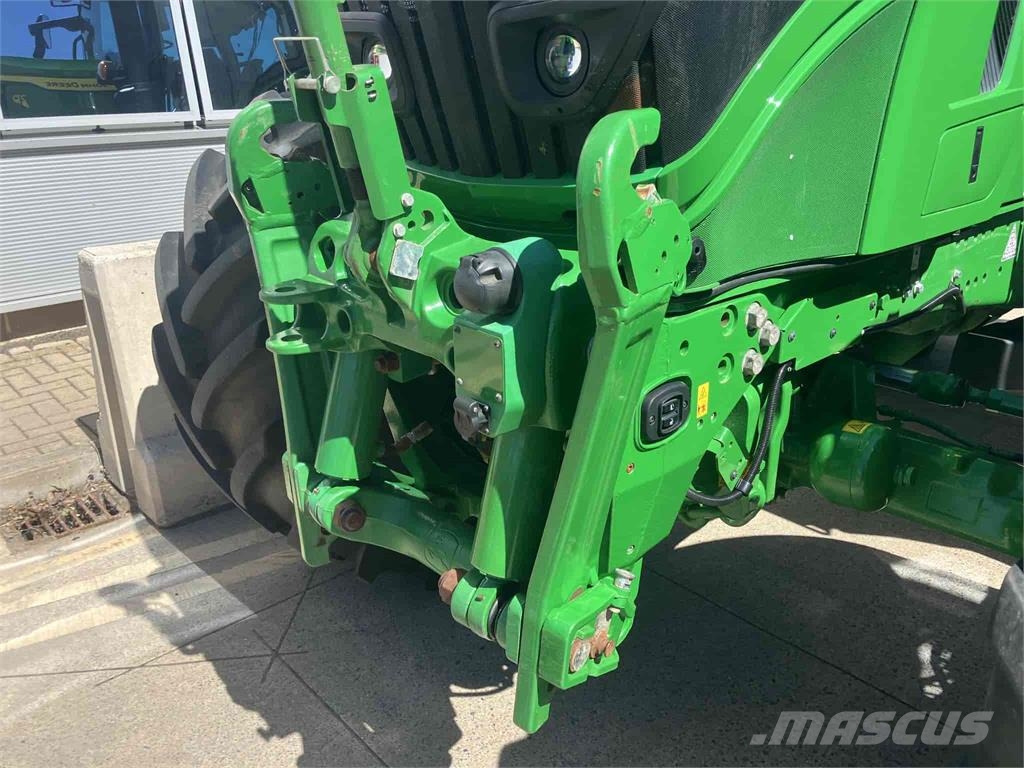 John Deere 6R 215 Traktori