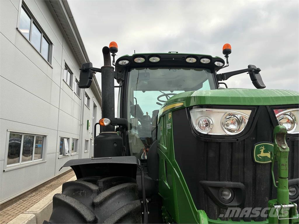 John Deere 6R 215 الجرارات
