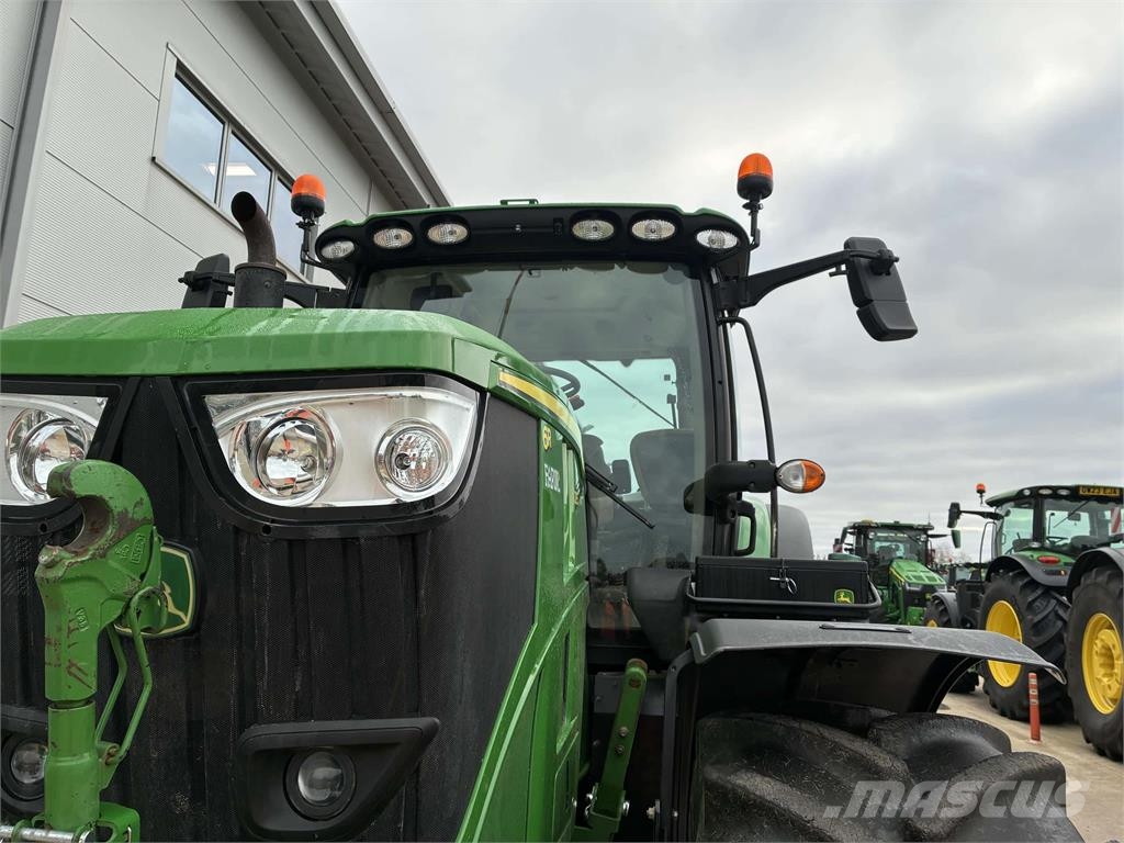 John Deere 6R 215 الجرارات