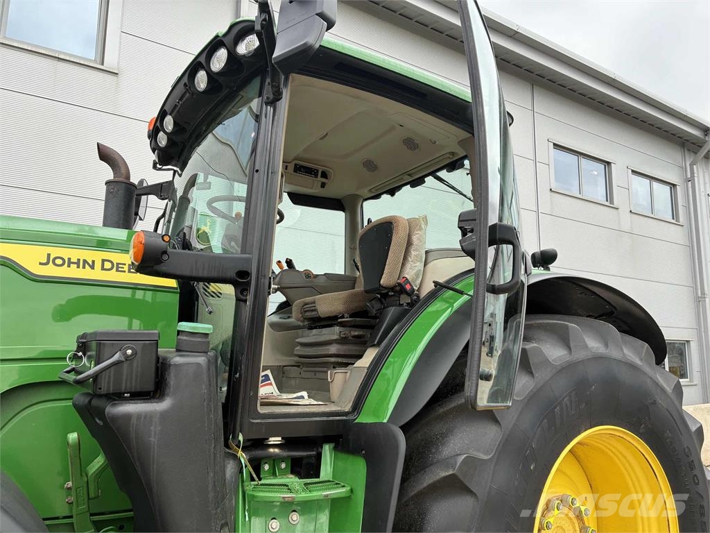 John Deere 6R 215 الجرارات