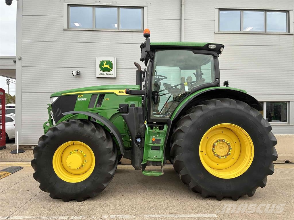 John Deere 6R 215 الجرارات