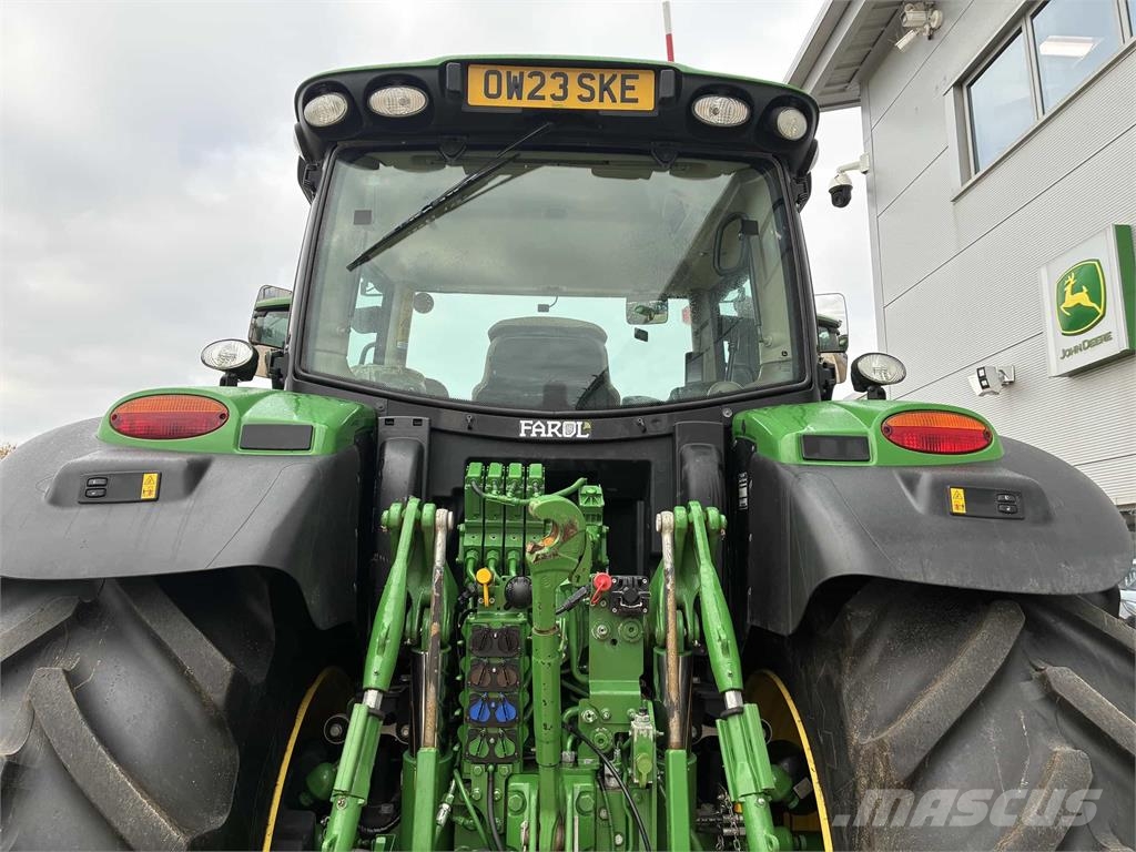 John Deere 6R 215 الجرارات