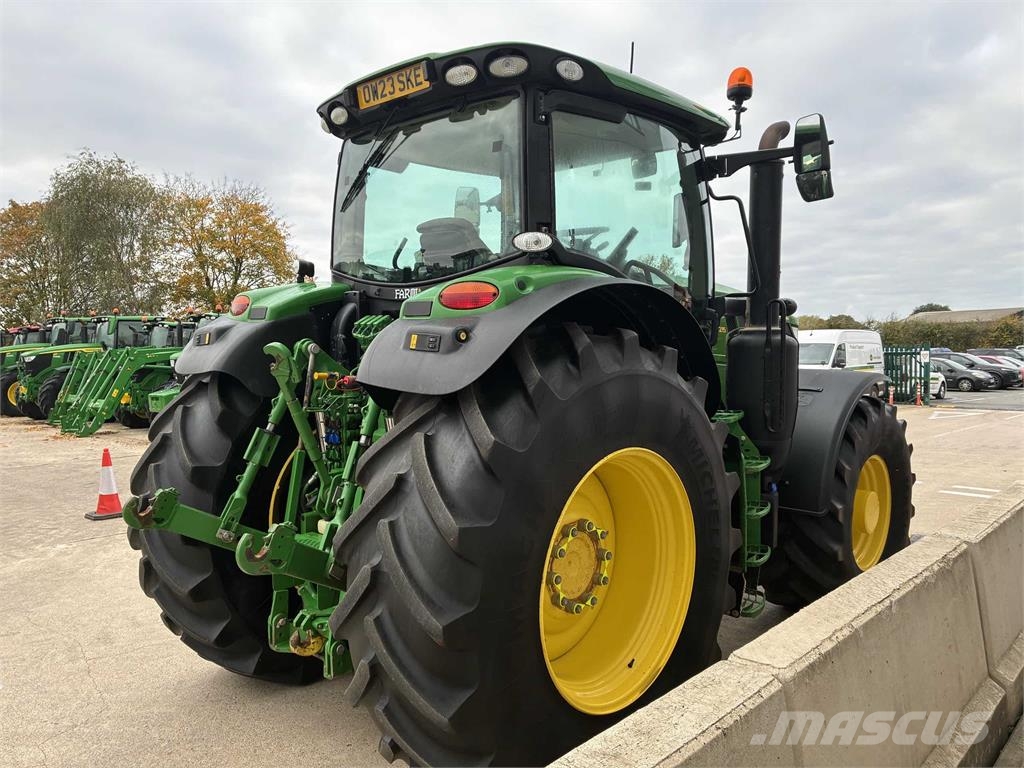 John Deere 6R 215 الجرارات