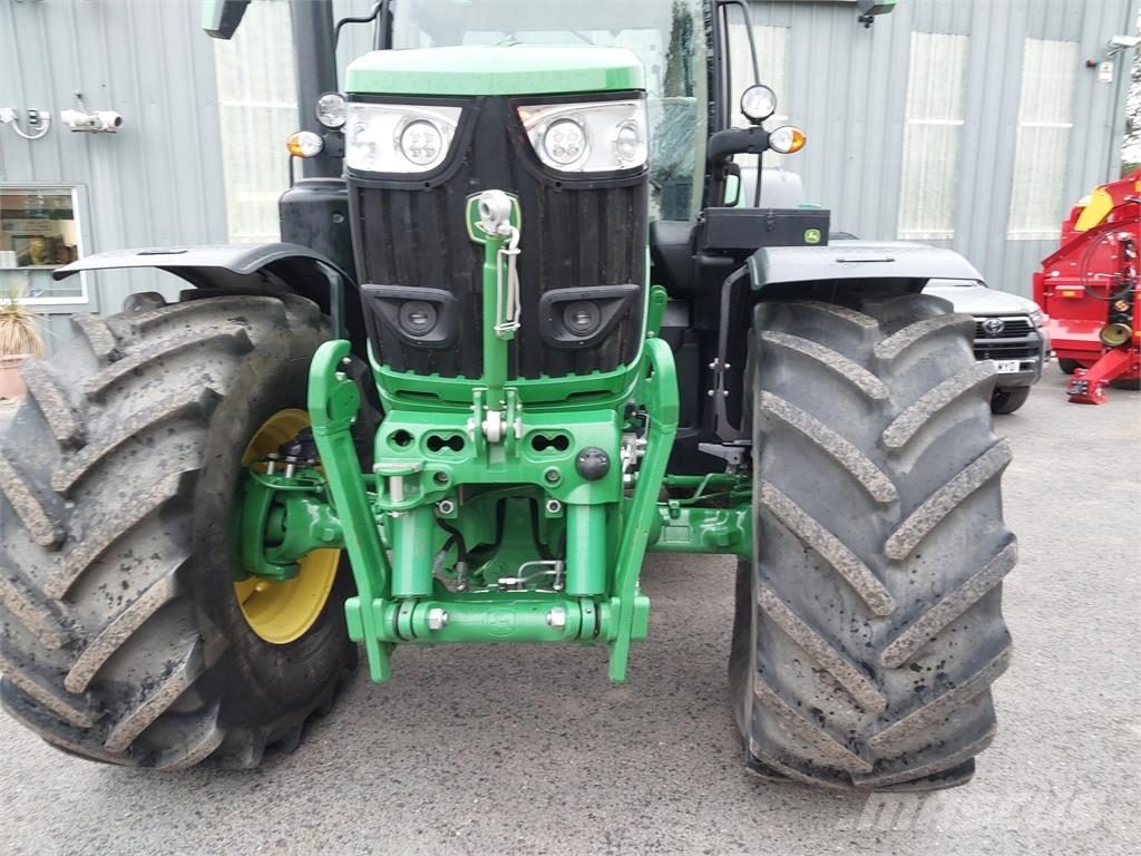 John Deere 6R 215 Traktori