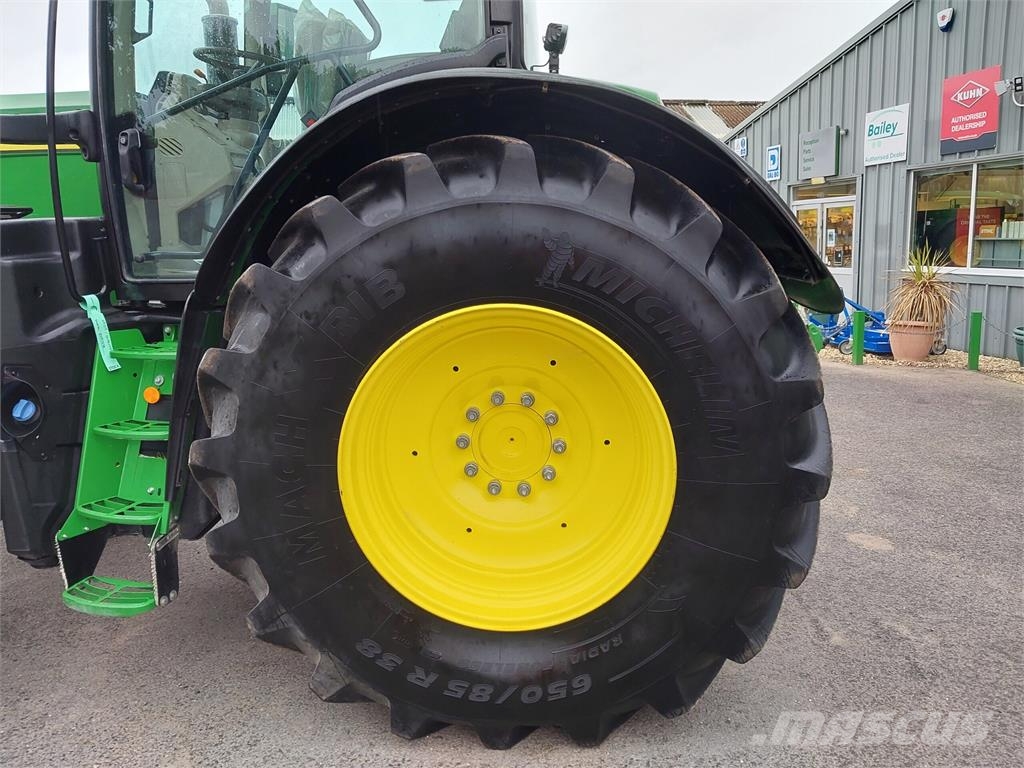John Deere 6R 215 Traktori