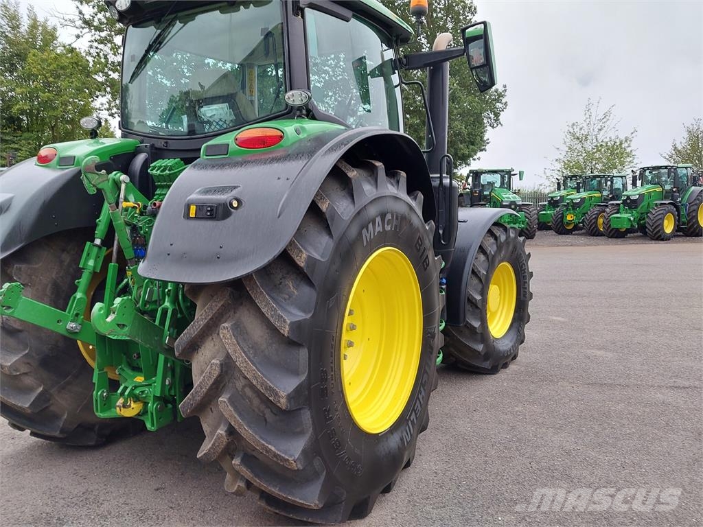 John Deere 6R 215 Traktori