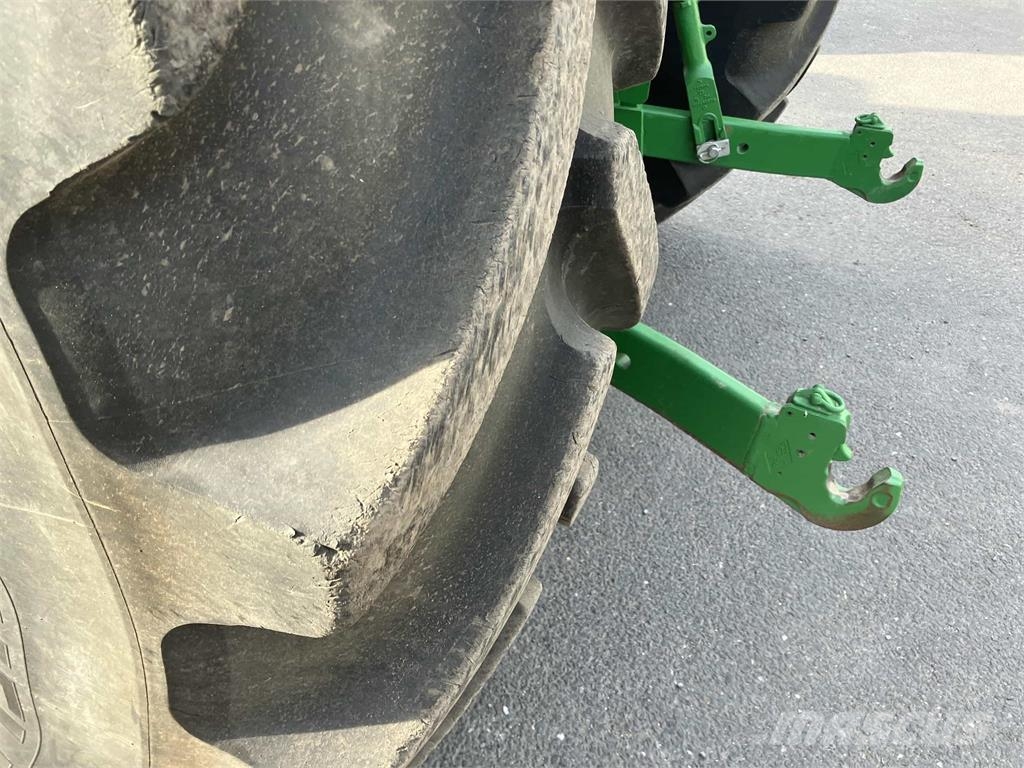 John Deere 6R 215 الجرارات